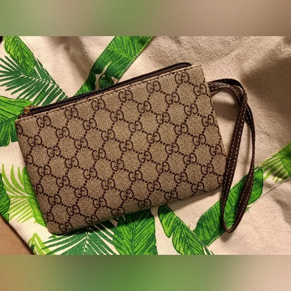 Gucci Brown Monogram Canvas Wristlet, New 💖 Condition Designer Bag - Picture 10 of 10